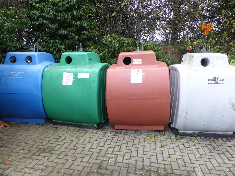 Fotoğraf: Glass recycling bins