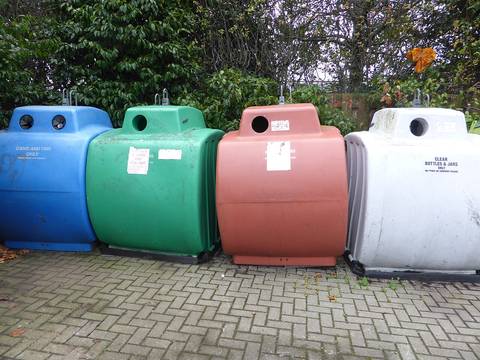 Fotoğraf: Glass recycling bins